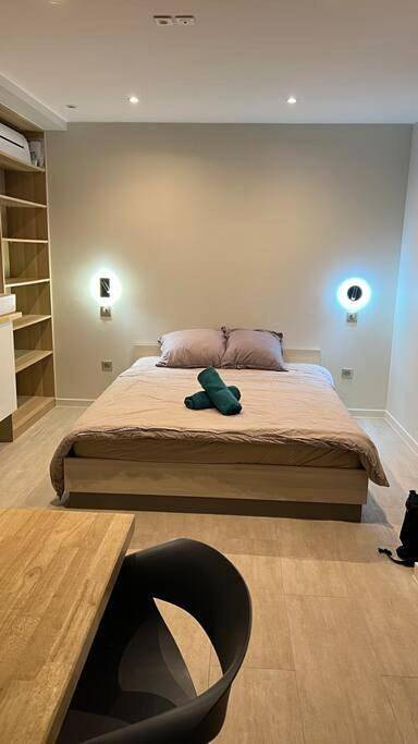 Appartement entier, Studio piscine partagée parking securisé in Saint-Yrieix-sur-Charente, Charente