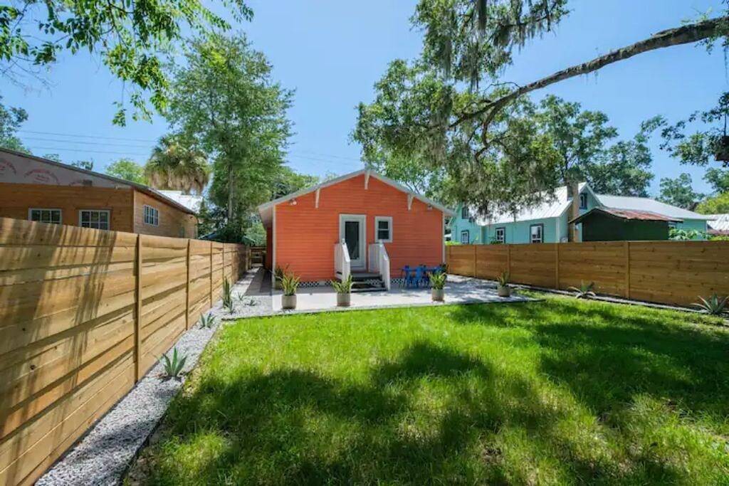 Cheerful 2-Bdrm/2.5 Bathroom Home Near Dwtn & Uf in Gainesville, Alachua County