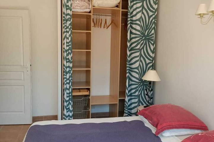 Location de vacances pour 9 personnes, avec Jacuzzi ainsi que Terrasse et Jardin à Entrecasteaux - 4