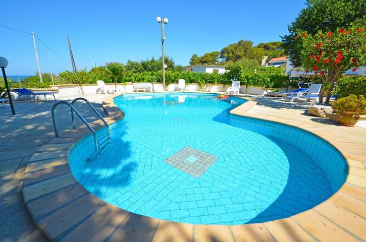 Ferienhaus für 5 Personen, mit Pool und Garten sowie Terrasse - 1