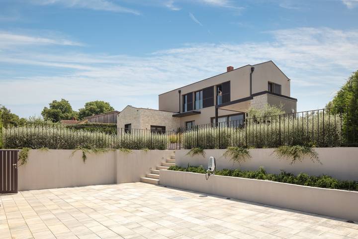 Villa Nija – Elegante Villa mit privatem Pool, umgeben von der ruhigen Natur Istriens.
 in Općina Vrsar, Porec und Umgebung