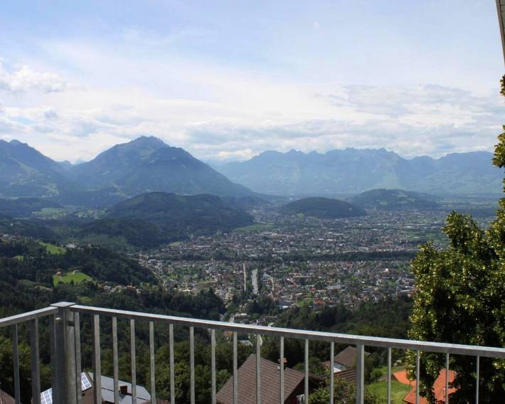 Ferienwohnung für 6 Personen, mit Ausblick und Garten sowie Pool, kinderfreundlich