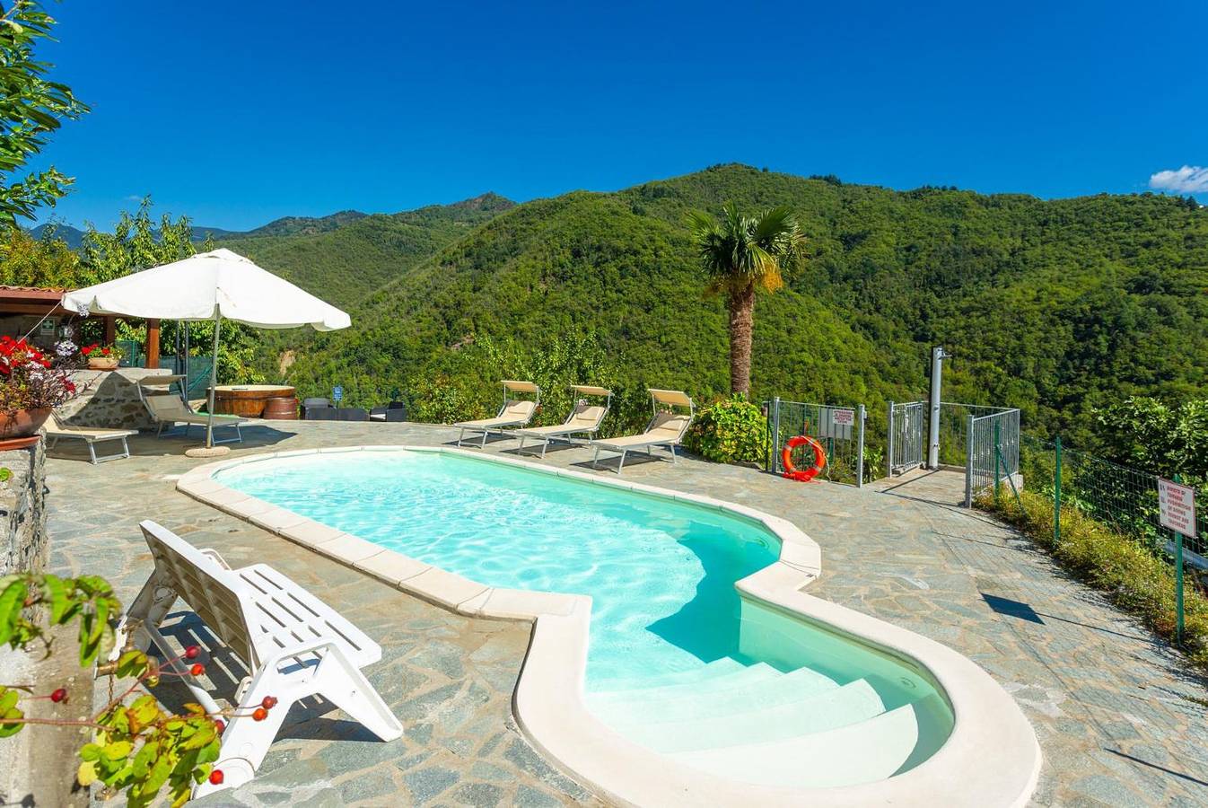 Villa Casale Le Selve Large Private Pool, Wifi in Castiglione di Garfagnana, Garfagnana