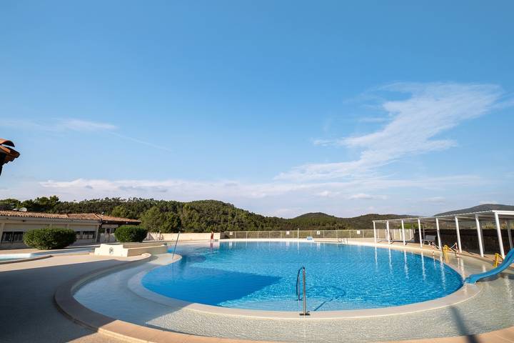 Holiday Home 'Villa La Crausada Dei Camins' with Shared Pool, Private Terrace and Wi-Fi in Fréjus, Medelhavskusten (Frankrike)