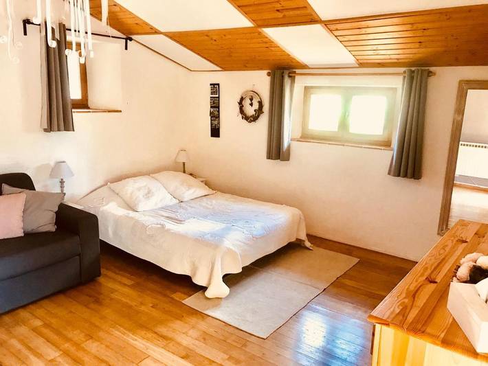 Gîte pour 4 personnes, avec terrasse et piscine ainsi que jardin et jacuzzi à Cliousclat - 4