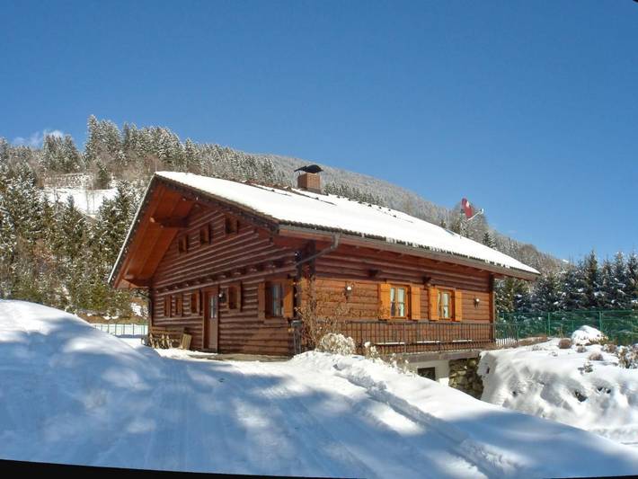 Ferienhaus für 10 Personen, mit Balkon und Terrasse sowie Garten und Pool