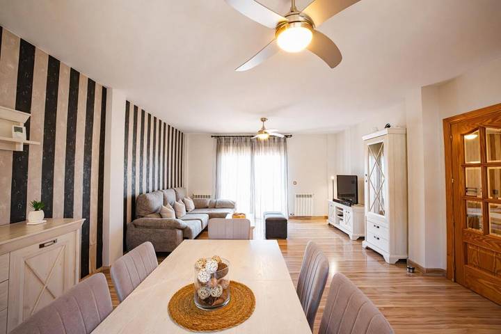 Chalet para 14 personas, con vistas además de jardín y piscina en Vega de Granada - 4