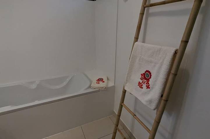 Gîte pour 6 personnes, avec terrasse et balcon/terrasse dans Port De Porto Vecchio - 4