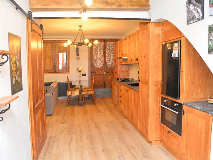 Appartement entier, Angepasste rustikale Wohnung für 4 Personen Pobla de Lillet in La Pobla de Lillet, Pyrénées catalanes