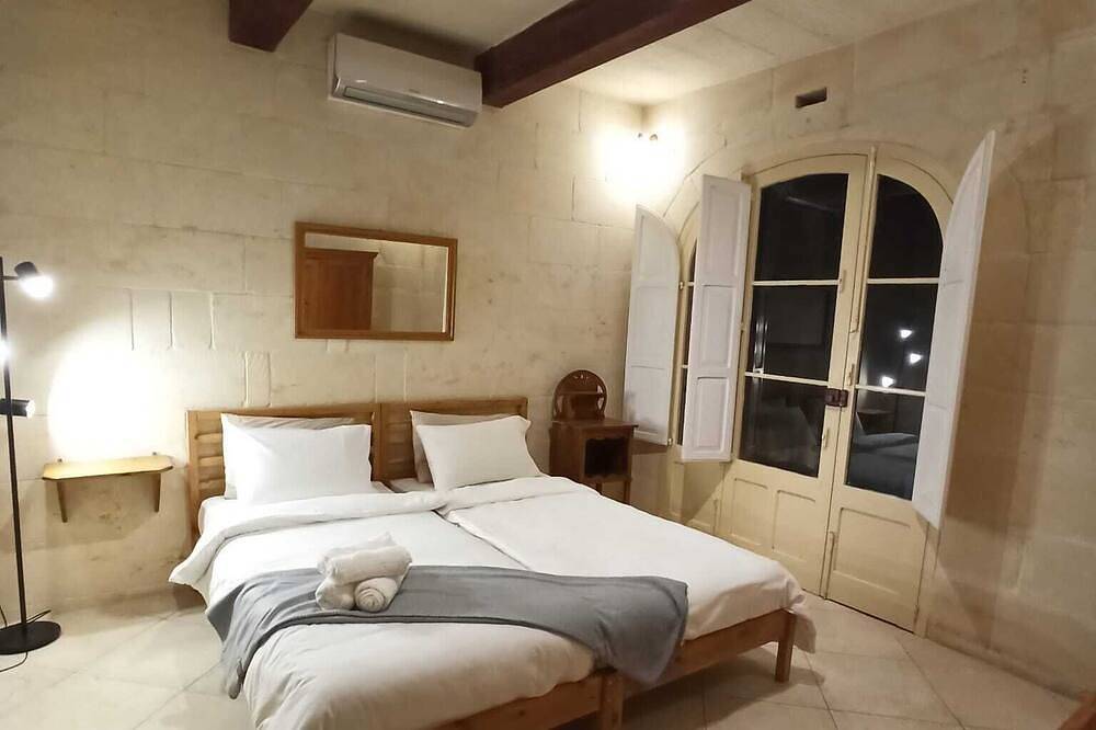 Tal-Kitarra Villa in Santa Lucia in Santa Luċija (Gozo), Kercem