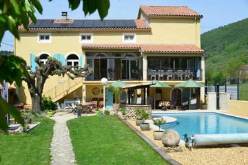 Chambre d’hôte pour 2 personnes, avec piscine ainsi que jardin et vue à Bessèges