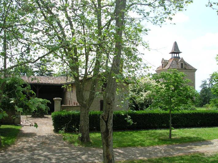 Gîte pour 8 personnes, avec jardin ainsi que piscine et terrasse