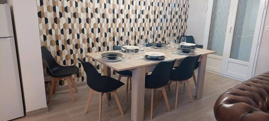 Location de vacances pour 3 personnes, avec vue ainsi que piscine et jardin à Champillon - 3