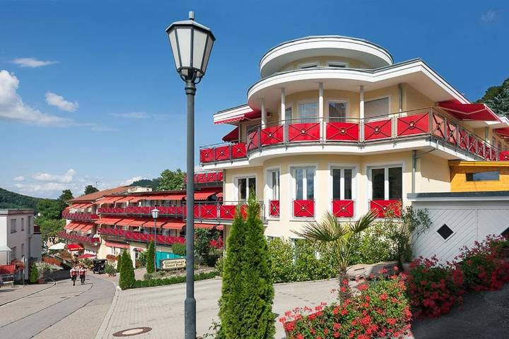 Hôtel pour 2 personnes, avec piscine ainsi que sauna et terrasse