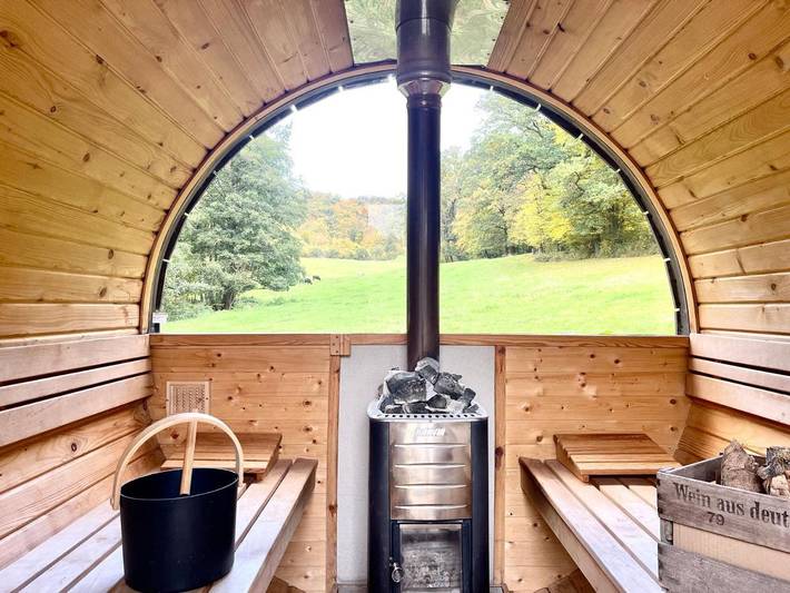 Ferienhaus für 3 Personen, mit Balkon und Whirlpool sowie Terrasse und Garten