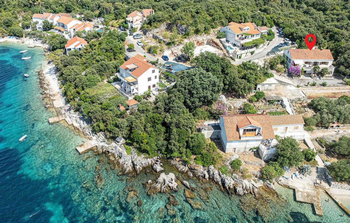 Entire holiday apartment, Cozy 100m² Apartment with Terrace Near Medvinjak Beach in Zrnovska Banja, Korcula