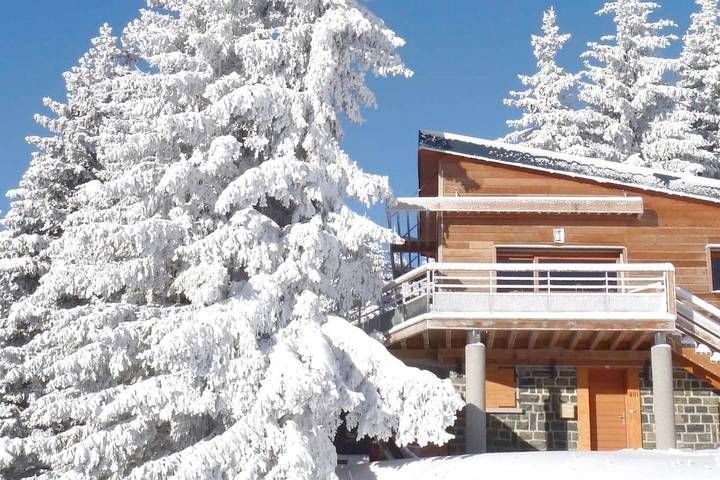 Chalet pour 12 personnes, avec vue et balcon ainsi que sauna et jardin à Chamrousse