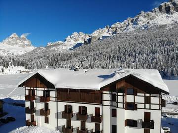 Gîte pour 8 personnes, avec vue ainsi que balcon et vue sur le lac dans Misurina
