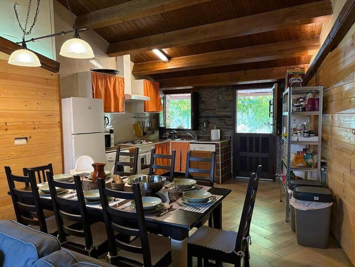 Casa rural para 10 personas, con vistas además de piscina y jardín, Familias con niños en El Bierzo - 4