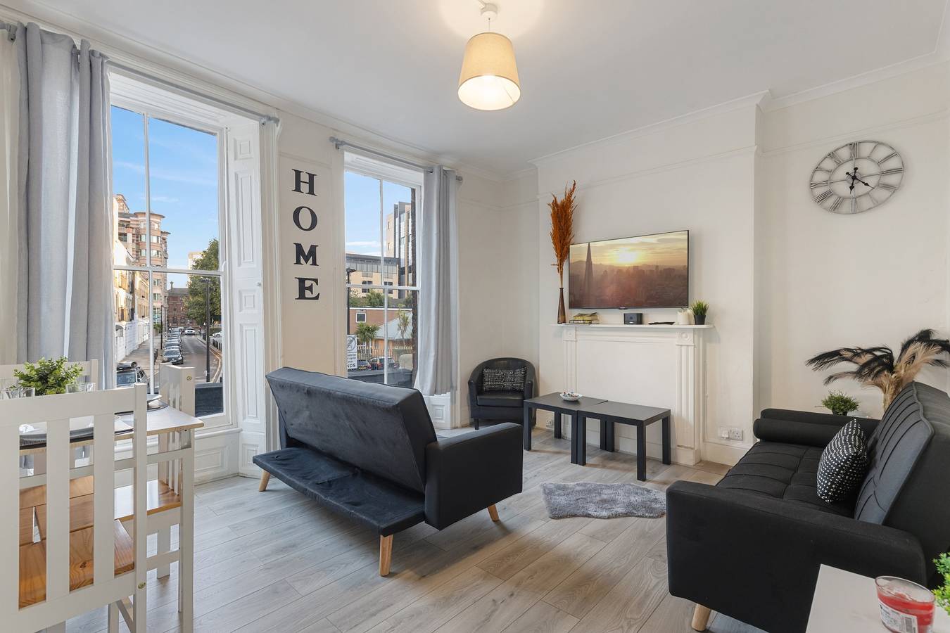 Vacation Rental for 10 Guests in Downtown, London