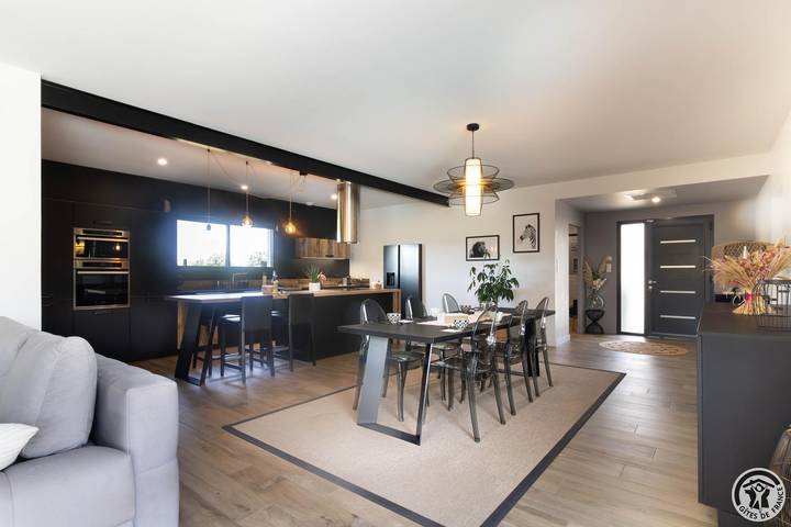 Gîte pour 6 personnes, avec terrasse ainsi que jardin et piscine à Varilhes - 2