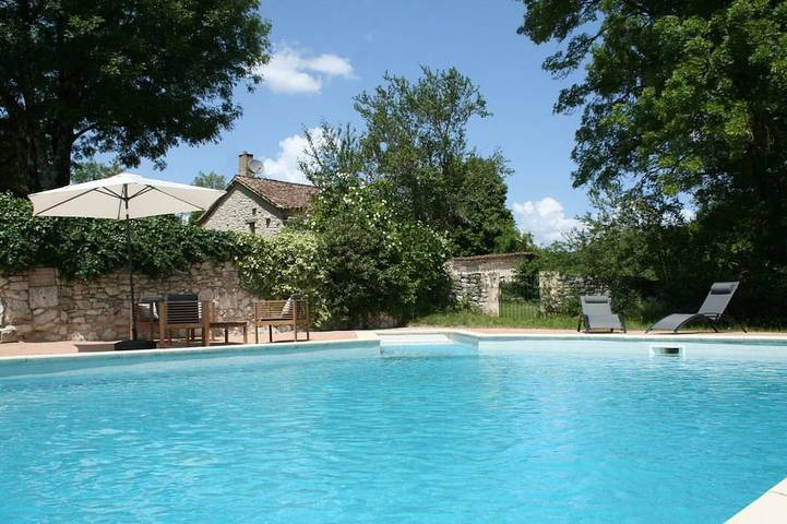 Gîte pour 2 personnes, avec Terrasse ainsi que Jardin et Piscine à Saint-Capraise-d'Eymet