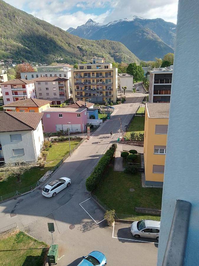 Ferienwohnung für 2 Personen, mit Balkon und Terrasse sowie Garten und Ausblick in Bellinzona