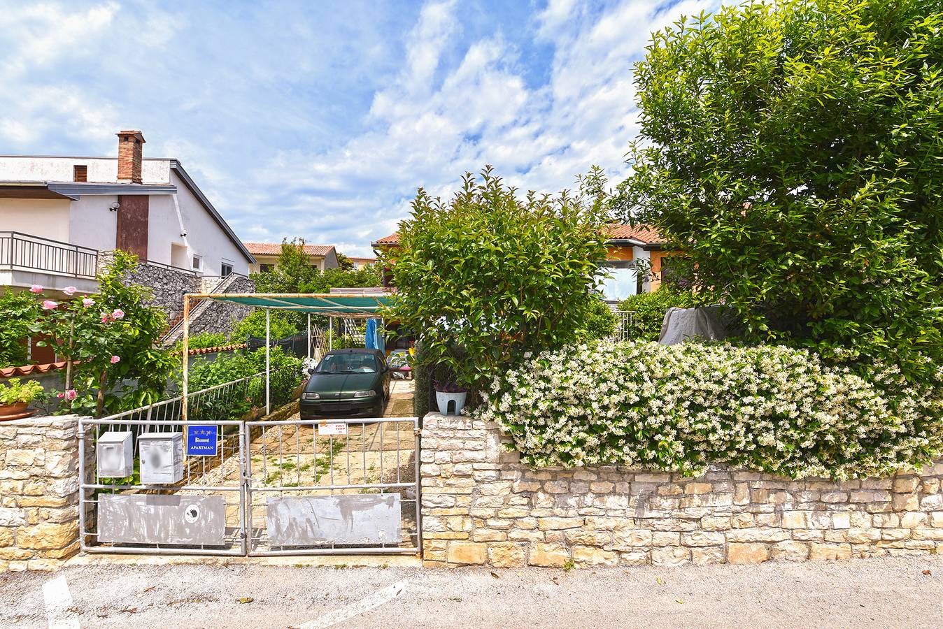 Ganze Wohnung, Ferienwohnung für 3 Personen mit Terrasse in Pjescana Uvala, Südküste Istrien