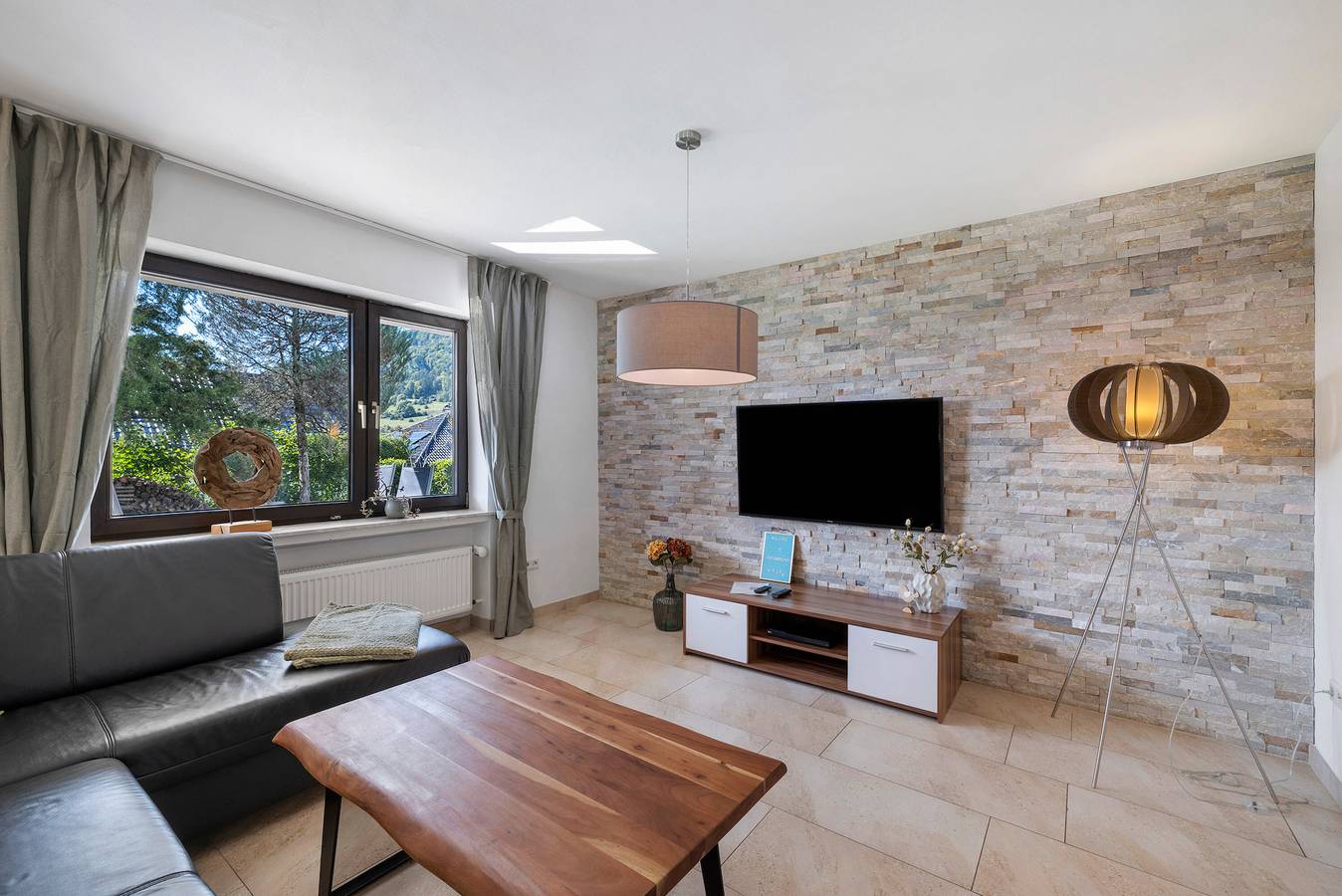 Ganze Wohnung, Ferienwohnung 'Mayer' mit Privatterrasse, Gemeinschaftsgarten und Wi-Fi in Albstadt, Neckar-Alb