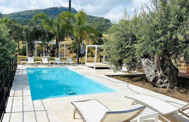 Casa vacanza per 7 persone, con Terrazza e Giardino nonché Piscina e Panorama a Pollina