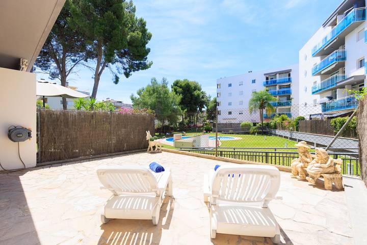Apartamento para 8 personas, con Terraza además de Jardín y Piscina para niños en Salou