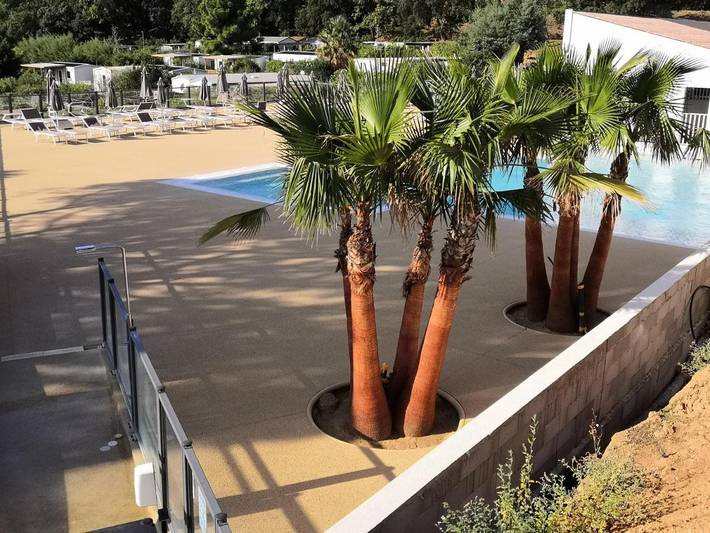 Camping pour 6 personnes, avec sauna ainsi que piscine et jardin, animaux acceptés