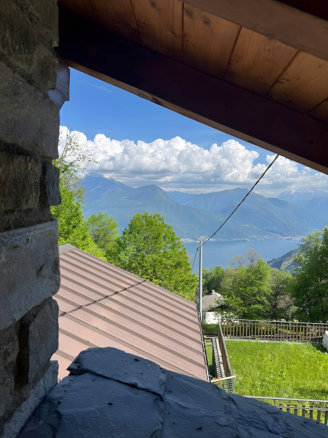 Chalet 'Rosi' con balcone vista lago, terrazza, Bbq e parcheggio privato in Gravedona ed Uniti, Lago di Como