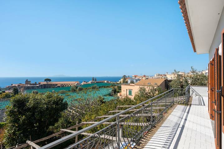 Location de vacances pour 12 personnes, avec jardin ainsi que vue sur l’océan et piscine à Massa Lubrense - 4