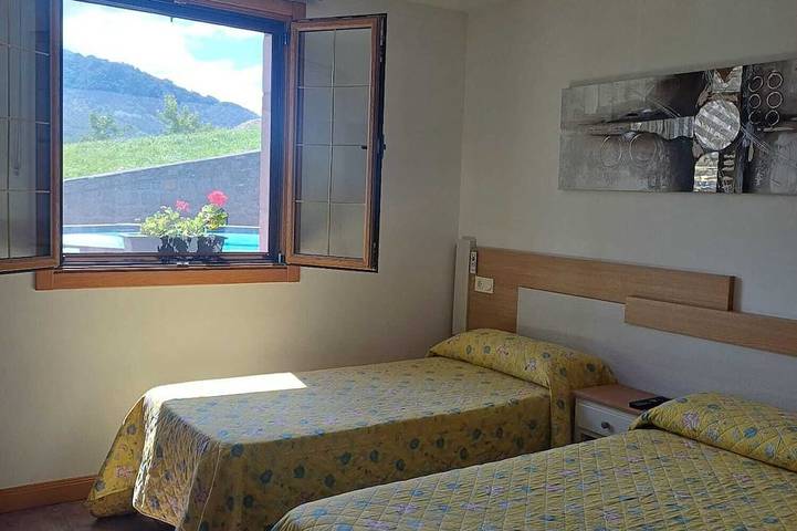 Casa Rural 8 Pax, near the Baztan for families and quiet groups in Sunbilla, Spanish Pyrenees