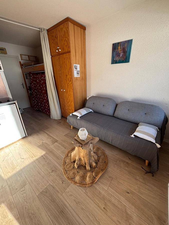 Appartement entier, Studio cabine 4 couchages vue sur les pistes in Puyvalador, Parc naturel régional des Pyrénées catalanes
