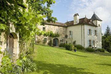 Chambre d’hôte pour 2 personnes, avec piscine ainsi que vue et jardin, animaux acceptés à Fons