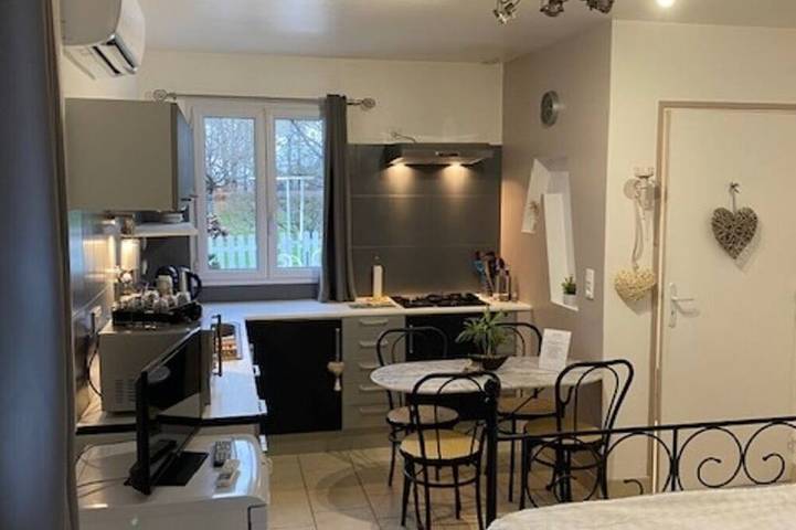 Gîte pour 2 personnes, avec jardin ainsi que jacuzzi et terrasse à Ardentes - 2