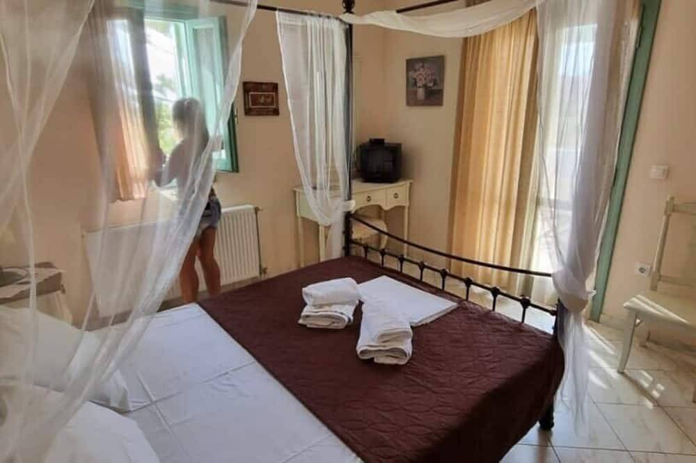 Ganze Wohnung, Skyros Lux Getaway - Poolside Retreat Near The Sea in Skyros