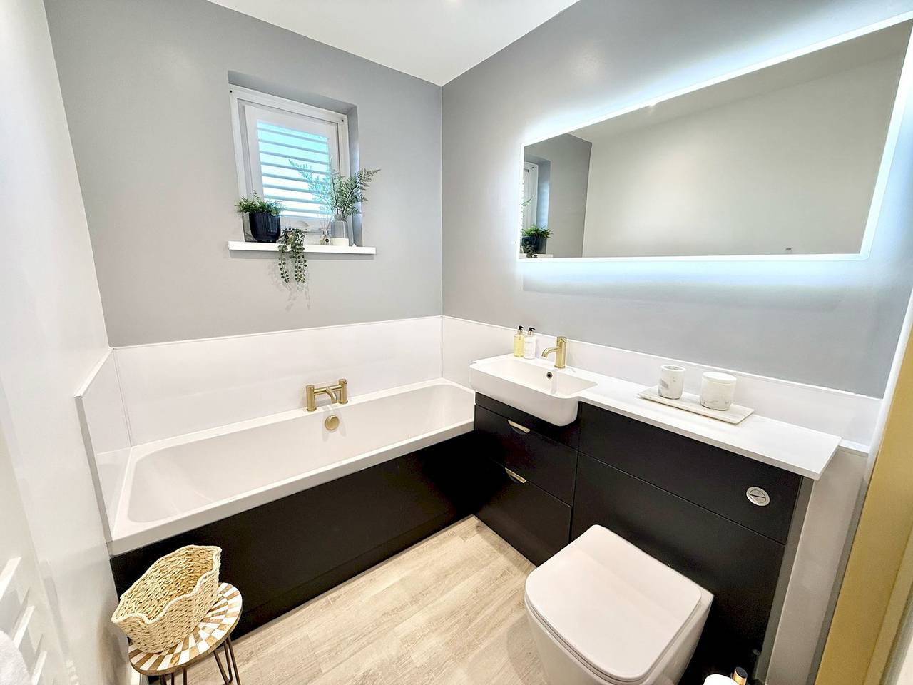Luxury Coastal Escape with Mumbles Lighthouse View | Pass the Keys in Swansea region