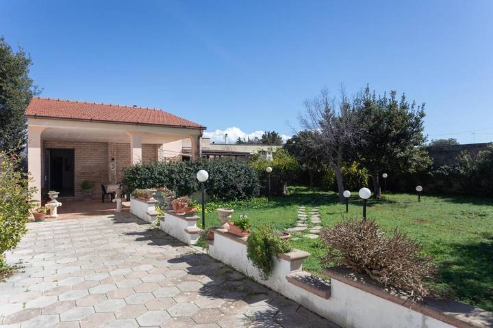 Casa vacanza per 8 persone, con panorama e giardino a Gallipoli