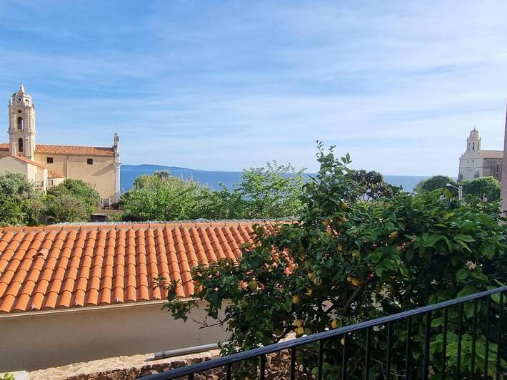 Gîte pour 2 personnes, avec vue et terrasse dans Office de Tourisme de Cargese