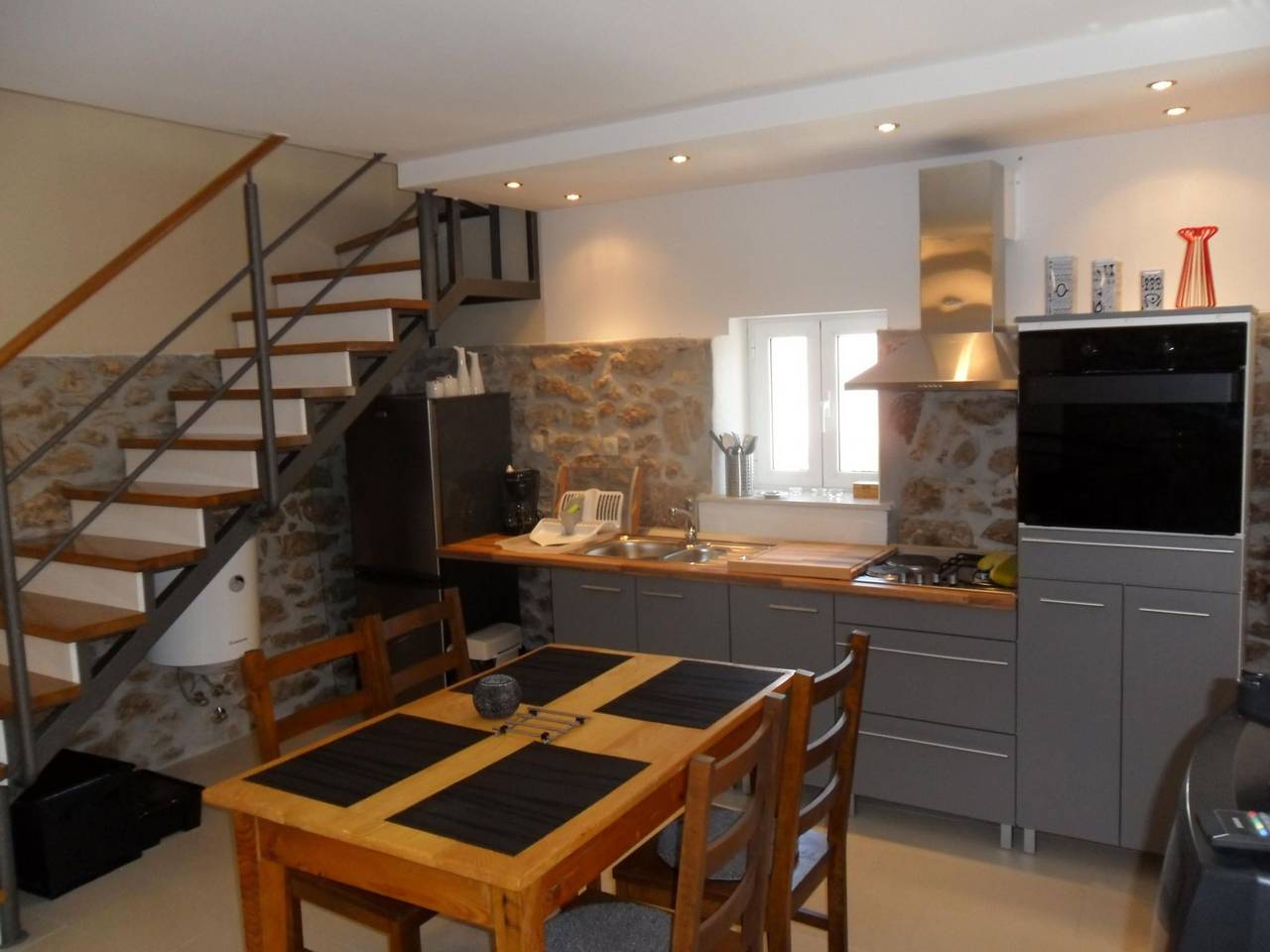 Ganze Wohnung, Große Ferienwohnung in Zadar mit Privatem Balkon in Diklo (Zadar), Zadar (Kommun)