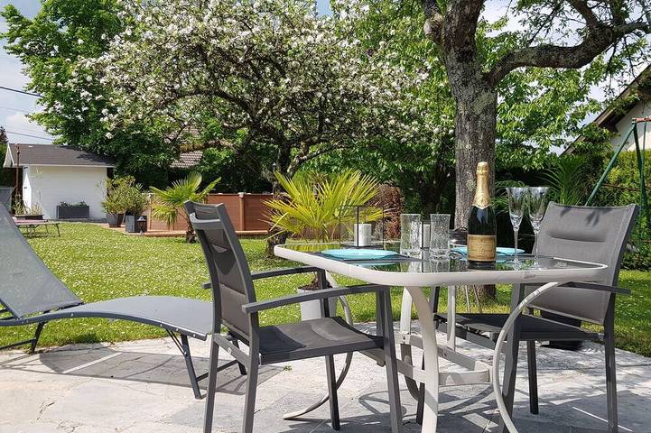 Appartement de vacances pour 3 personnes, avec Terrasse ainsi que Jardin et Piscine