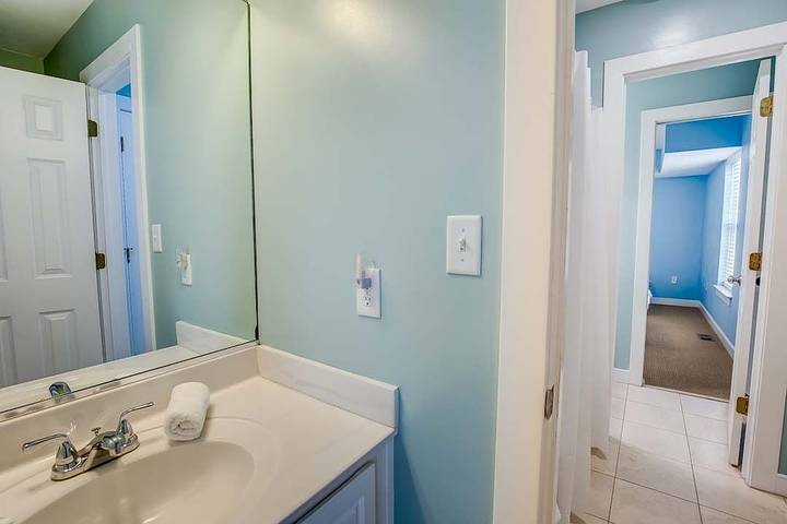 Vacation house for 20 people, with balcony and yard in Sandbridge