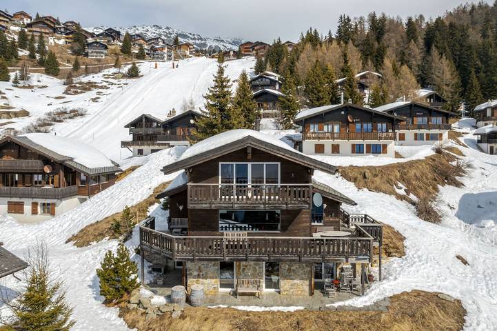 Ferienhaus für 12 Personen, mit Balkon und Balkon/Terrasse sowie Terrasse und Sauna im Wallis