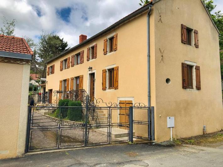 Gîte pour 5 personnes, avec jardin dans Vensat