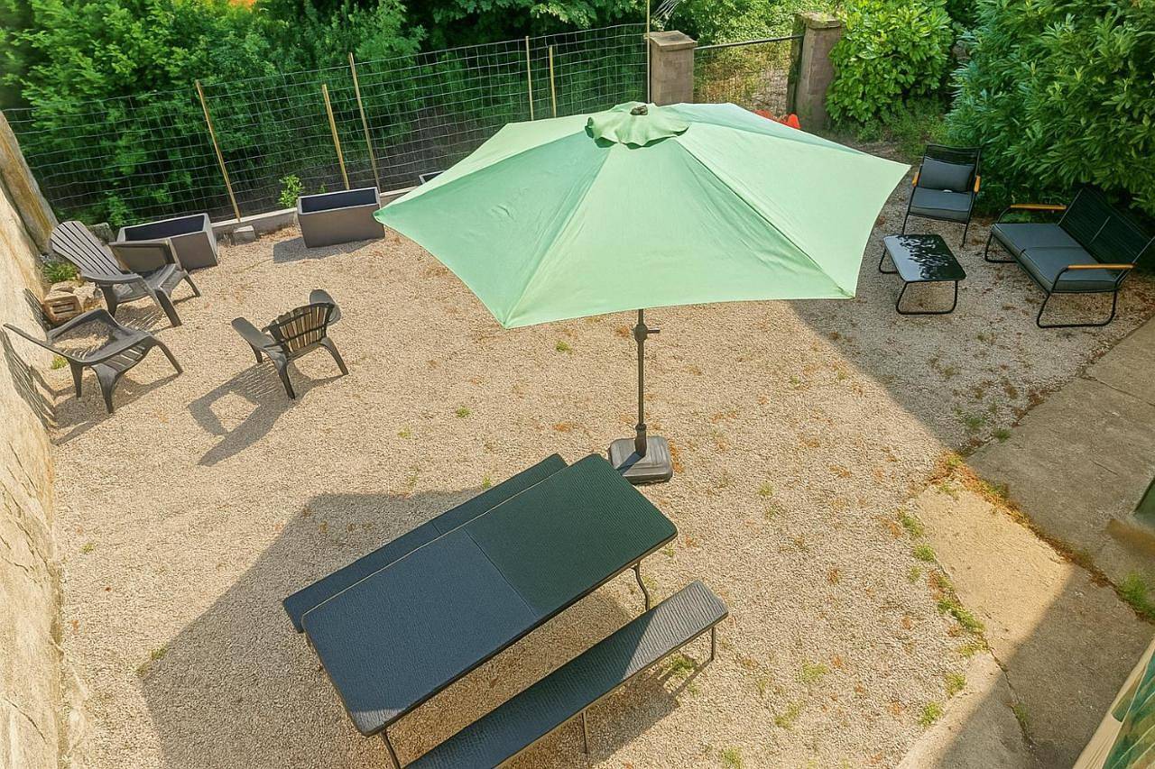Appartement entier, Two-Bedroom Family Apartment in Saint-Didier-sur-Chalaronne, Région de Bourg-en-Bresse