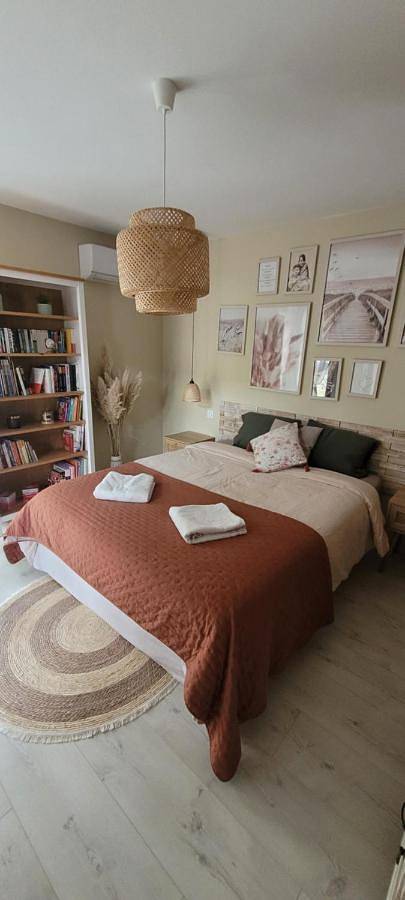 Gîte pour 2 personnes, avec vue et terrasse ainsi que piscine et jardin à Changé - 2