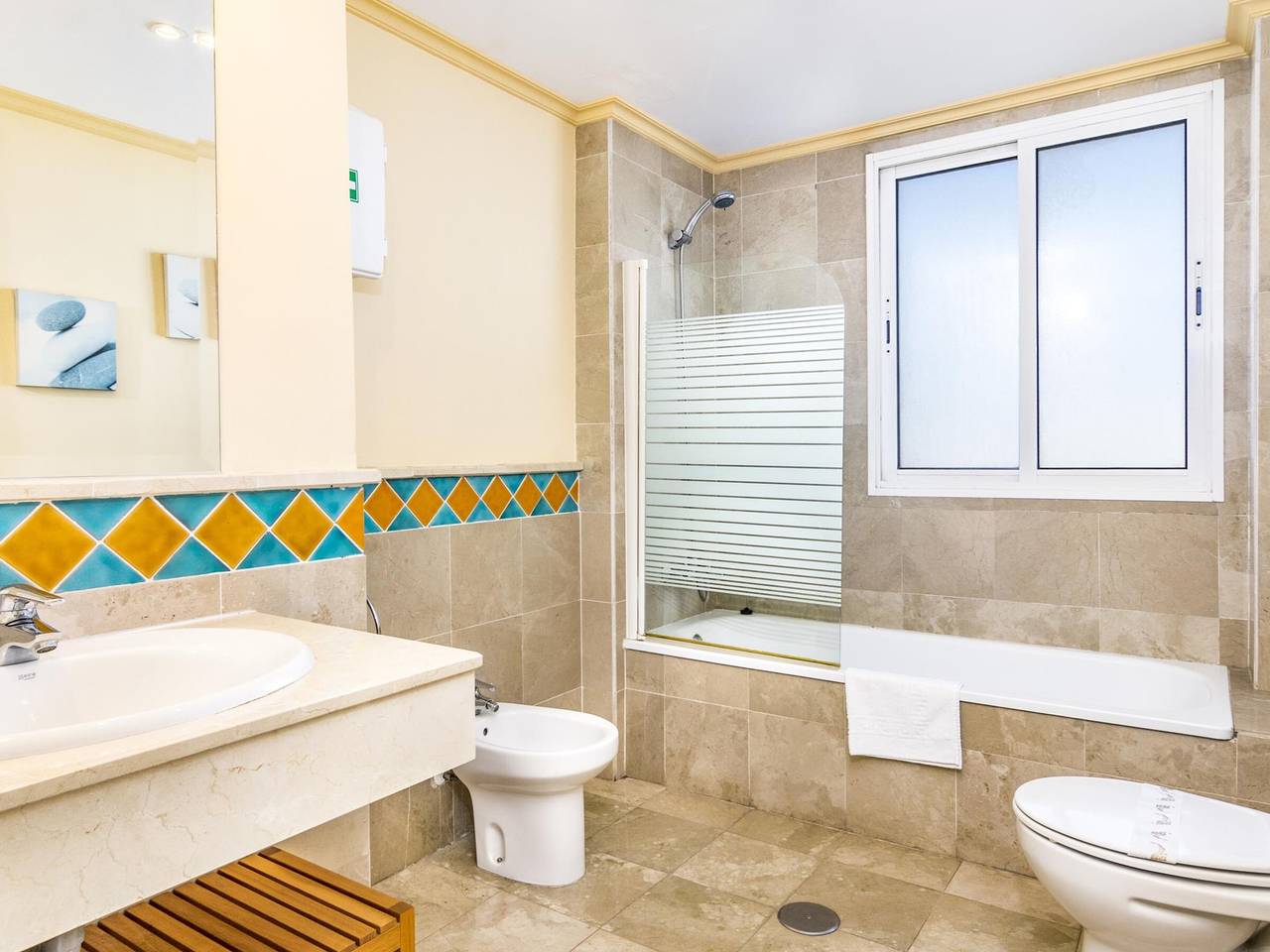 Entire apartment, Seaside apartment with pool, Ac, wifi, and parking in Marbella in Marbella East, Marbella